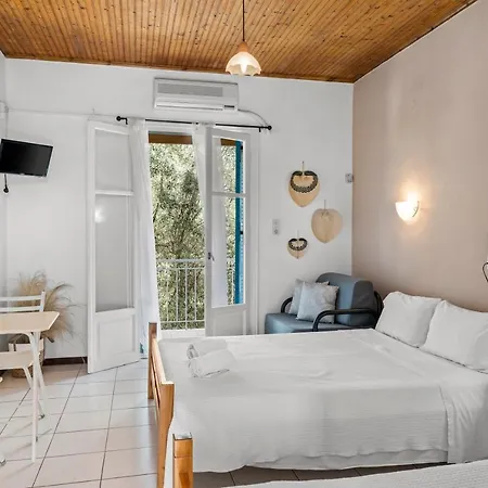 Oceanis Mikros Gialos